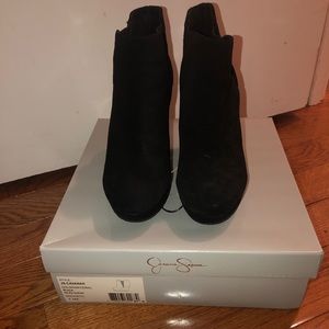 Cavanah-Jessica Simpson Worn once blk sued wedges